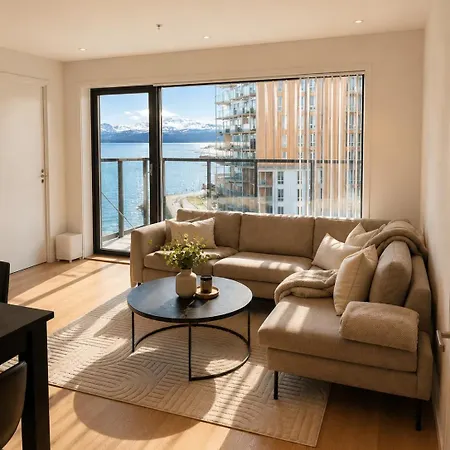 Modern Waterfront Apartment *